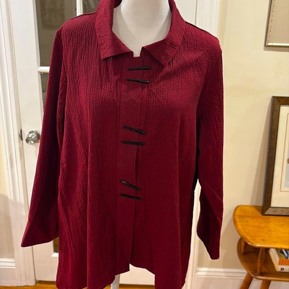Habitat Tops - Habitat Women's Top in Rich Burgundy/Red. 3/4 Sleeves. Size S